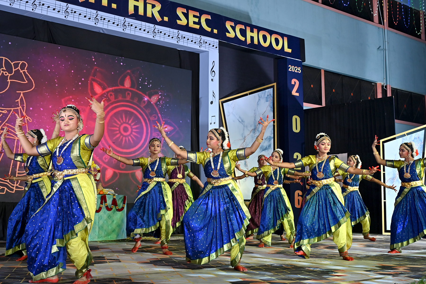 III. f) AUDITORIUM